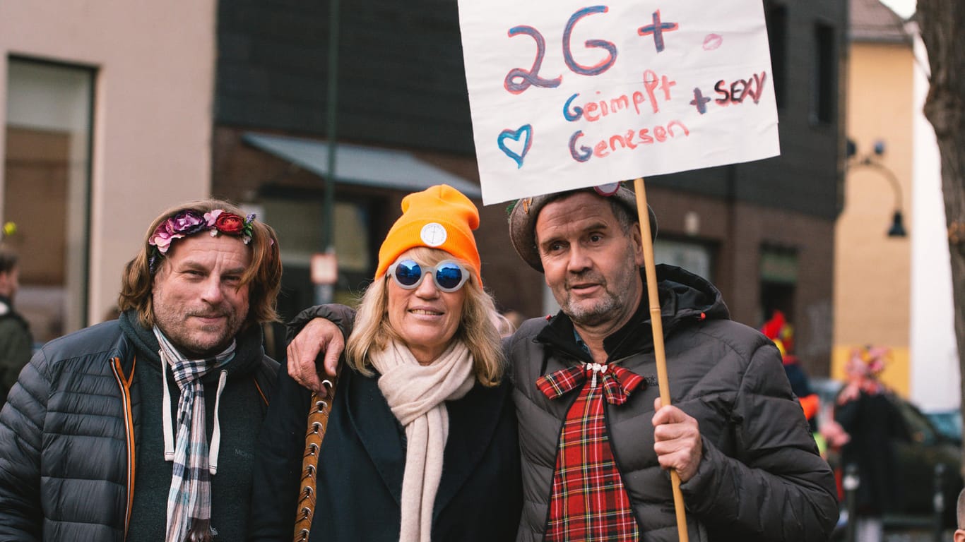 Jecke am 11.11. in Köln: Laut Kölner Gesundheitsamt verlief der Karnevalsauftakt trotz der Feiern glimpflich.