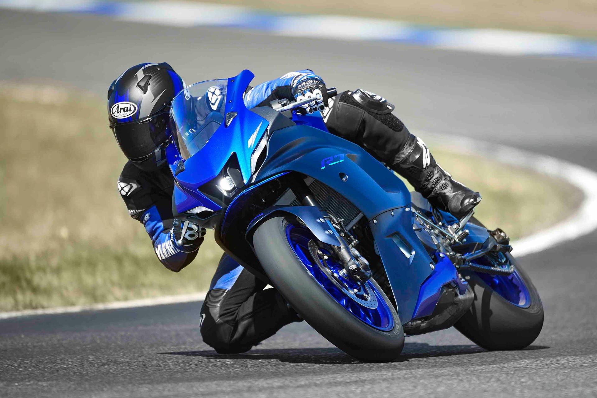 Im Herbst erweitert Yamaha seine Modellpalette um das sportliche Mittelklassemodell R7.