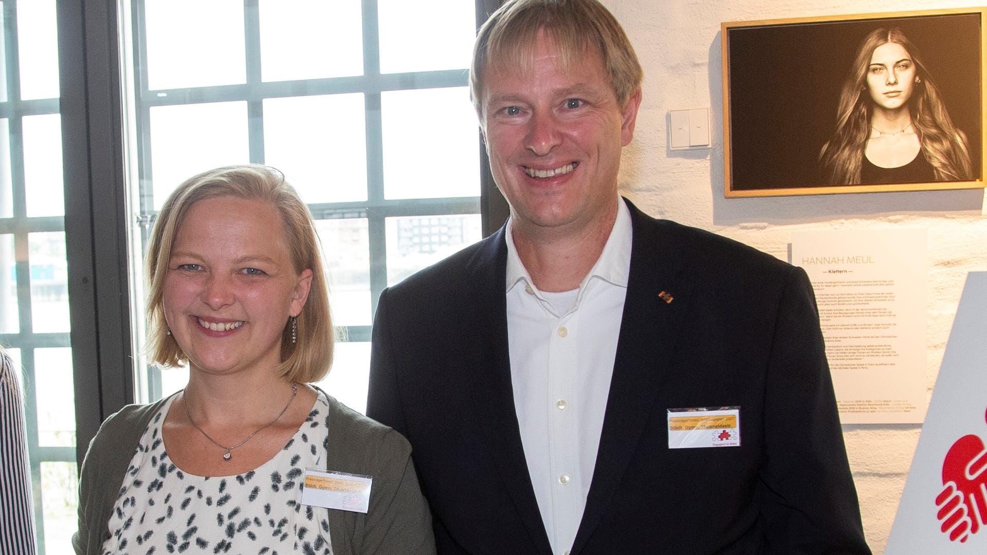 Barbara Wingenfeld und André Szymkowiak vom Gymnasium Thusneldastraße in Köln-Deutz: Im Rahmen des Projekts setzten sich die Schülerinnen und Schüler unter anderem mit den Biografien deutscher Juden auseinander.