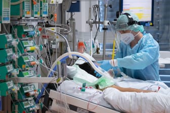 Intensivstation in Gießen: Dürfen Mediziner die Behandlung Ungeimpfter vernachlässigen?