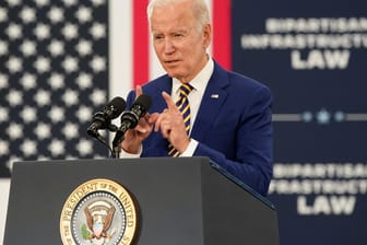 Joe Biden: Bidens Demokraten wollen die US-Schuldenobergrenze vorübergehend aussetzen oder deutlich anheben.