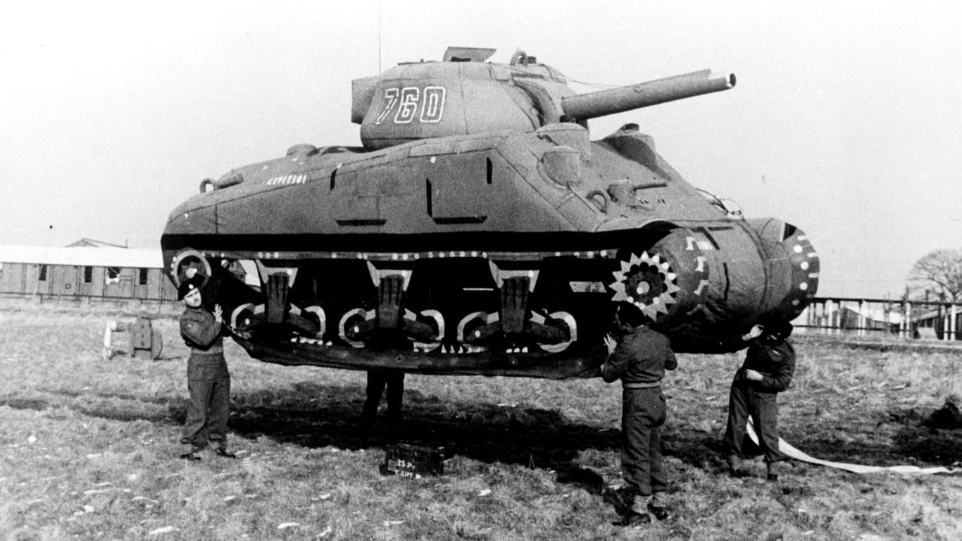 2.WK Invasion Normandie 44 Tank Attrappe der Alliierten