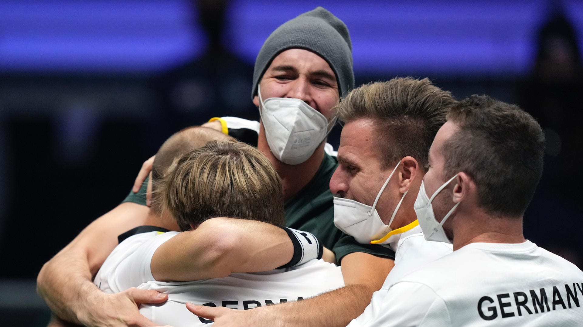 Das deutsche Team feiert: Sieg über Großbritannien im Davis Cup-Viertelfinale.