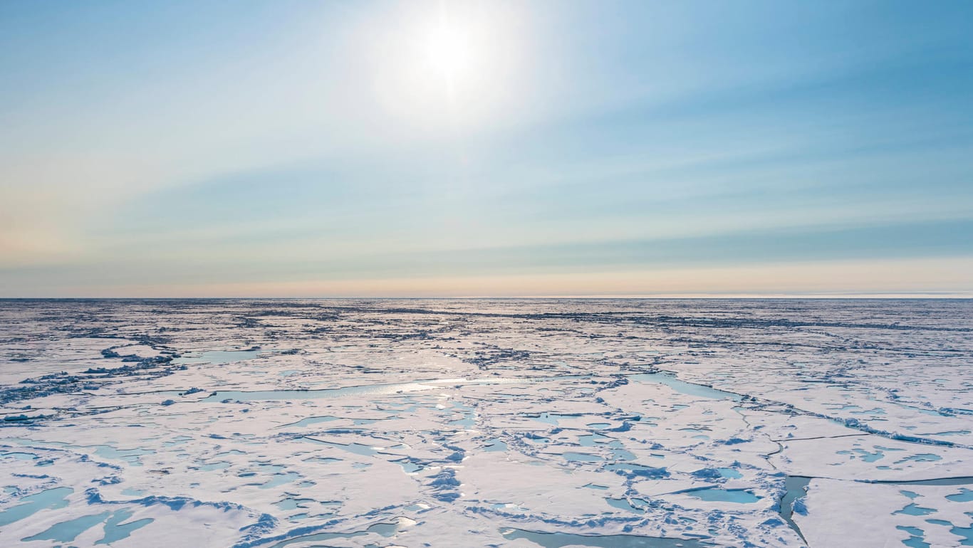 Schmelzendes Eis am Nordpol: Laut einer Studie konnte die Erderwärmung für mehr Regen als Schnee in der Region sorgen. (Archivfoto)