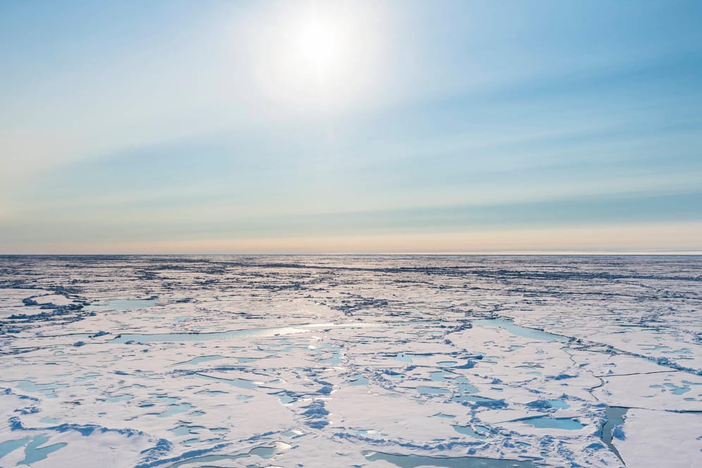 Schmelzendes Eis am Nordpol: Laut einer Studie konnte die Erderwärmung für mehr Regen als Schnee in der Region sorgen. (Archivfoto)