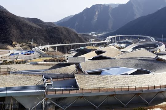 Das National Sliding Centre, der Austragungsort der Olympischen Winterspiele 2022 in Peking für die Wettbewerbe im Bob, Skeleton und Rodeln.