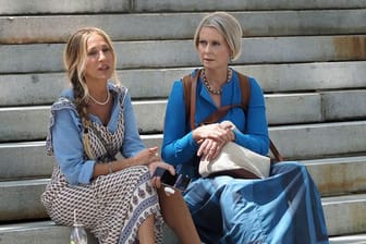 Sarah Jessica Parker (l) und Cynthia Nixon bei den Dreharbeiten zu "And Just Like That.