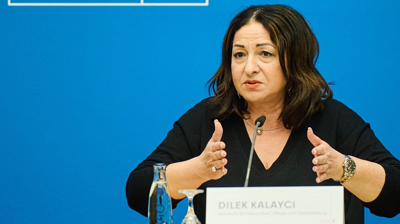 Gesundheitssenatorin Dilek Kalayci (SPD) auf der Pressekonferenz.