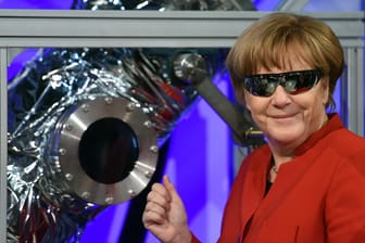 2016 in Köln: Merkel besucht das Deutsche Zentrum für Luft- und Raumfahrt.
