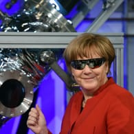 2016 in Köln: Merkel besucht das Deutsche Zentrum für Luft- und Raumfahrt.