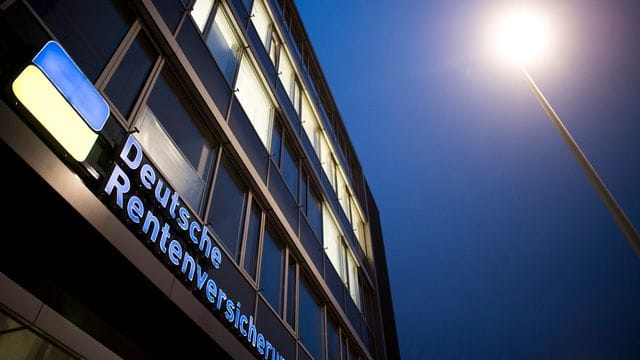 Die Rentenversicherten in Deutschland stellen Renten- und Reha-Anträge immer öfter online. Die Rentenversicherten in Deutschland stellen Renten- und Reha-Anträge immer öfter online.