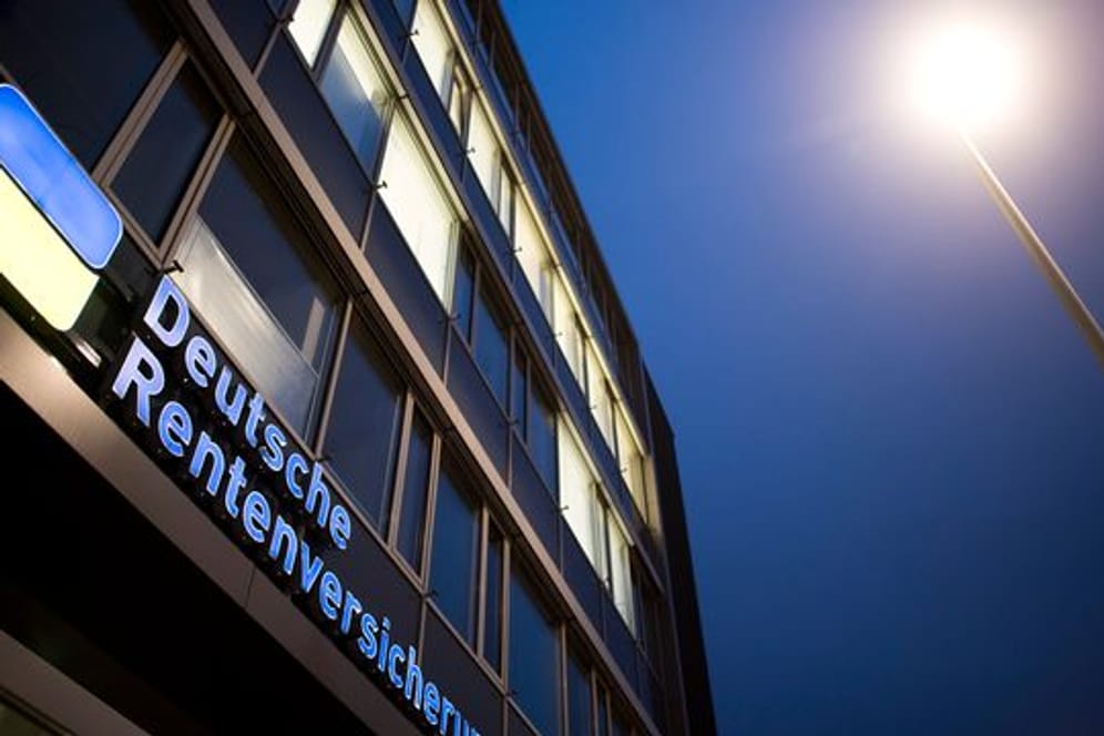 Die Rentenversicherten in Deutschland stellen Renten- und Reha-Anträge immer öfter online.