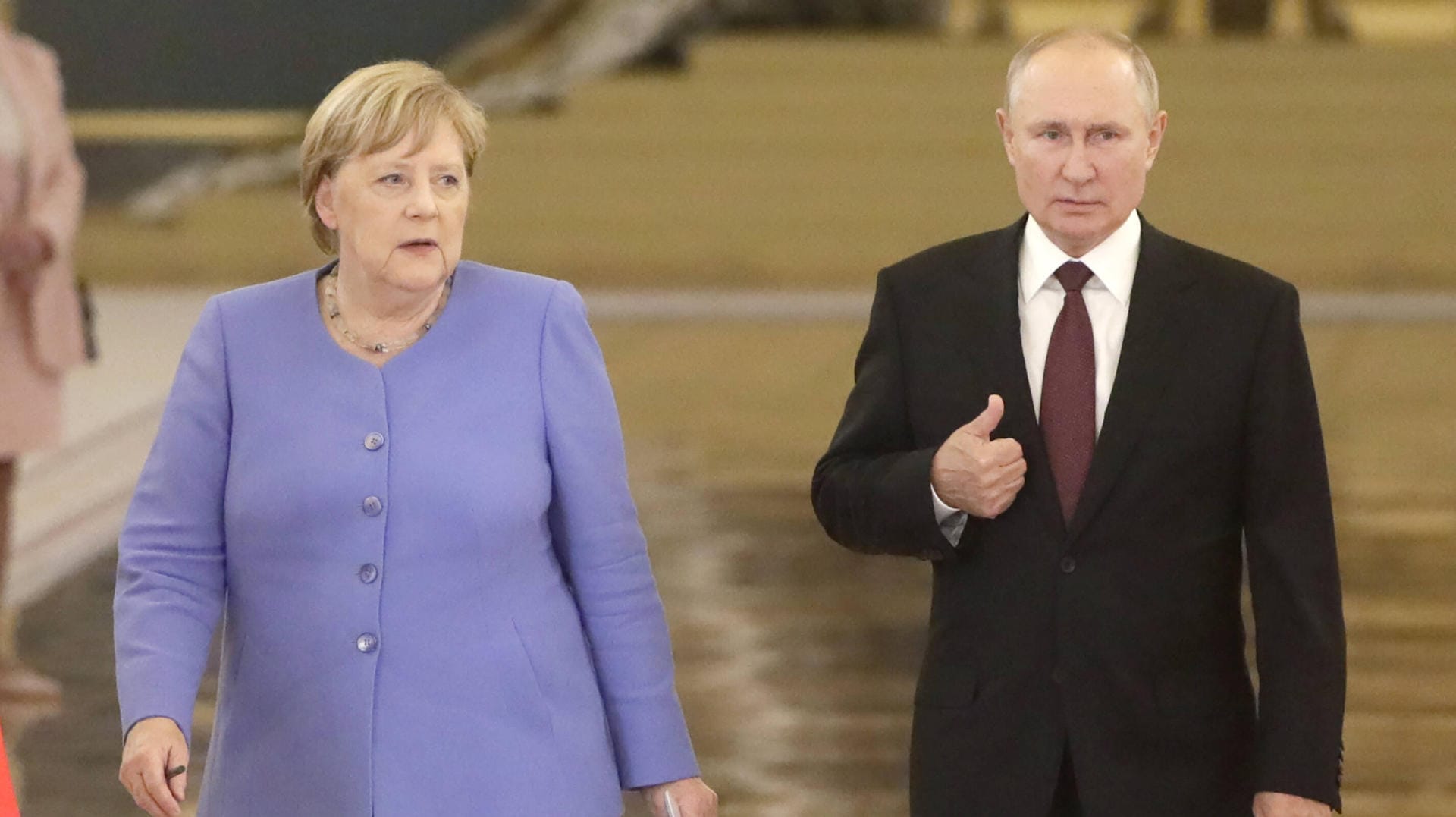 Angela Merkel und Wladimir Putin: Deutschlands militärische Position gegenüber Russland ist relativ schwach.