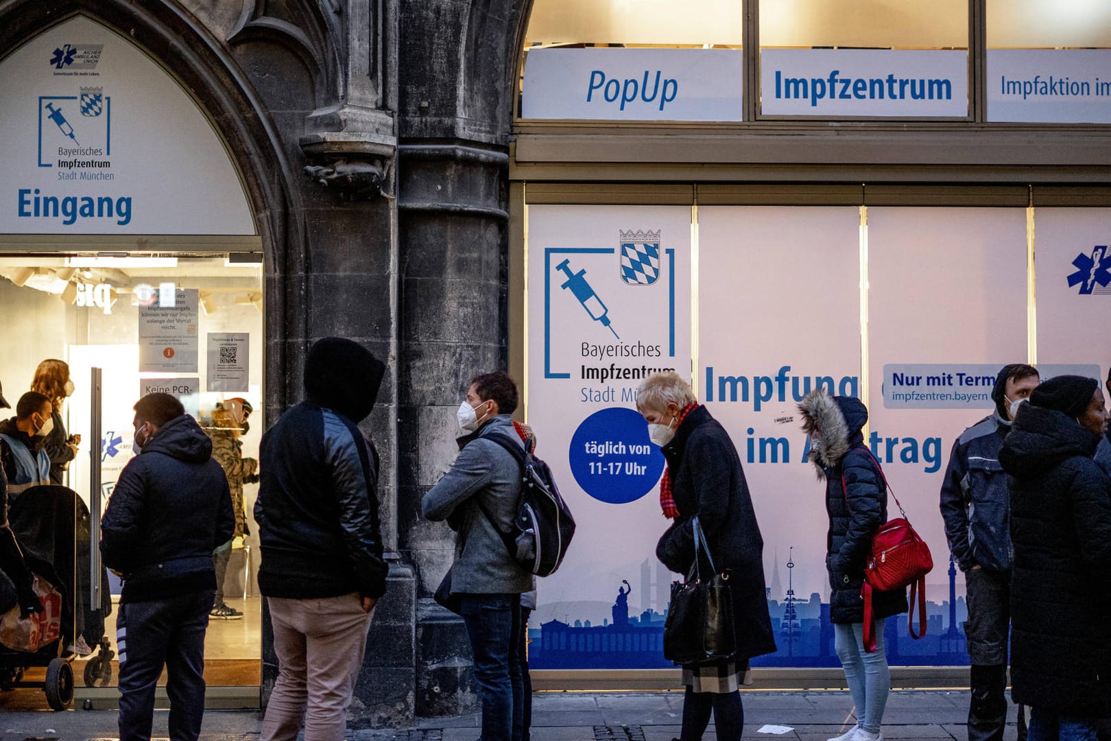 Impfzentrum in München: Mit ein paar Tricks geht es im Impfzentrum schneller voran.