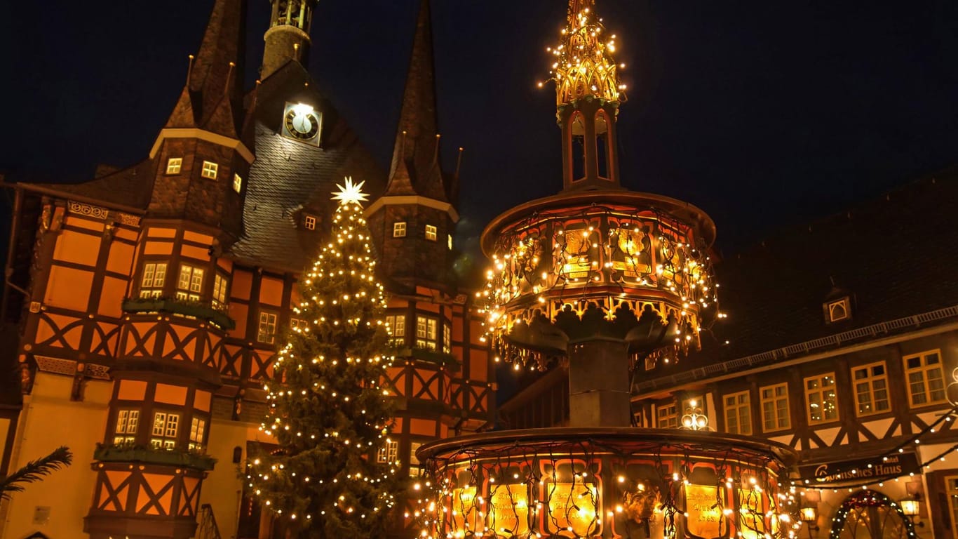 Weihnachtsbeleuchtung in Wernigerode im Harz.