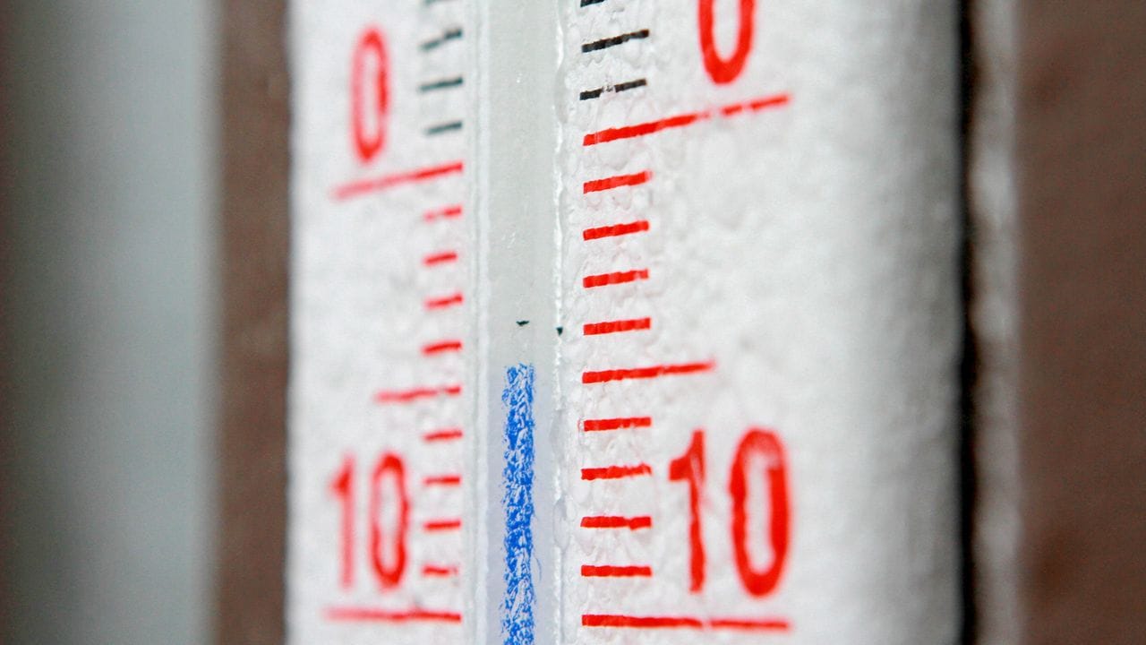 Im roten Bereich: Bei Minusgraden sollten Bauherren die täglichen Temperaturen festhalten, um später bei frostbedingten Mängeln die Ursache rekonstruieren zu können.