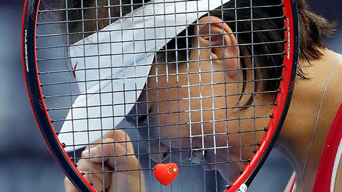 Die chinesische Tennisspielerin Peng Shuai hat Anfang November im sozialen Netzwerk Weibo Vorwürfe wegen eines sexuellen Übergriffs durch einen chinesischen Spitzenpolitiker veröffentlicht.