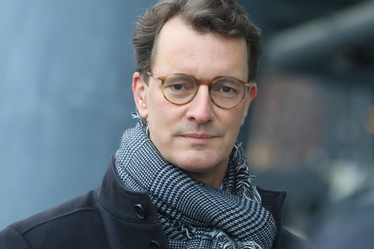 Ist anstatt von Geisterspielen für eine Reduzierung der Zuschauer in der Bundesliga: NRW-Ministerpräsident Hendrik Wüst.