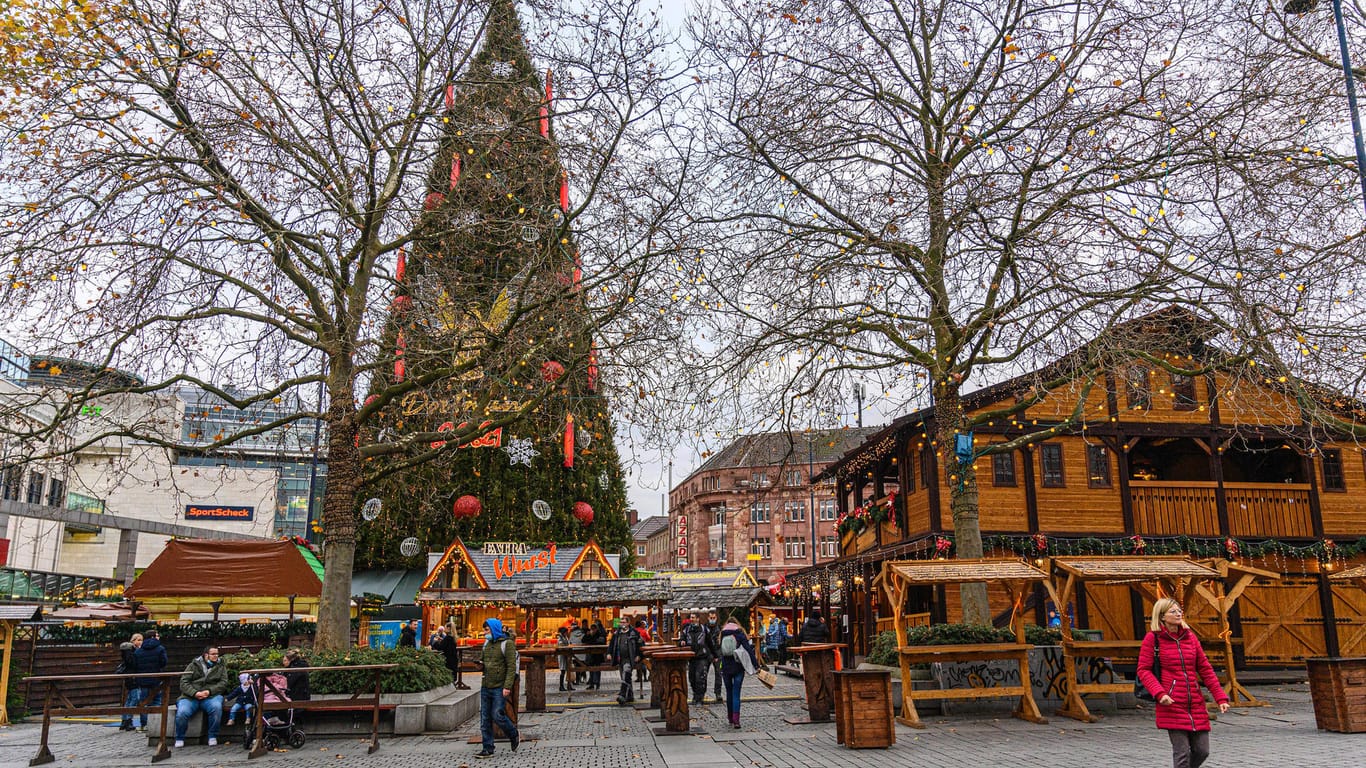 Größter Weihnachtsbaum der Welt aus Dortmund (Archivfoto): Am Mittwochabend löste hier eine Sprinkleranlage aus, der Baum wurde nass.
