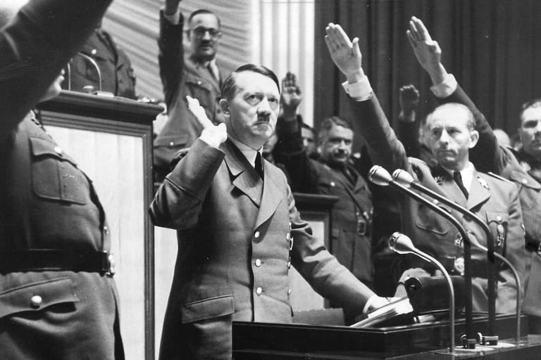 Adolf Hitler: Am 11. Dezember 1941 erklärte der Diktator nach dem Angriff der Japaner auf Pearl Harbor den USA den Krieg.