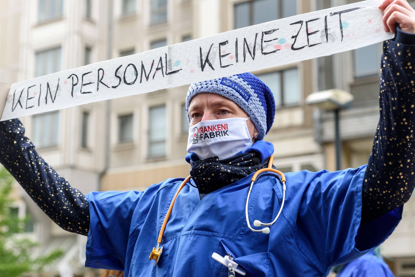 Bereits 2020 zum Tag der Pflege demonstrierten viele Fachkräfte: Das Problem besteht nicht erst seit der Corona-Pandemie.
