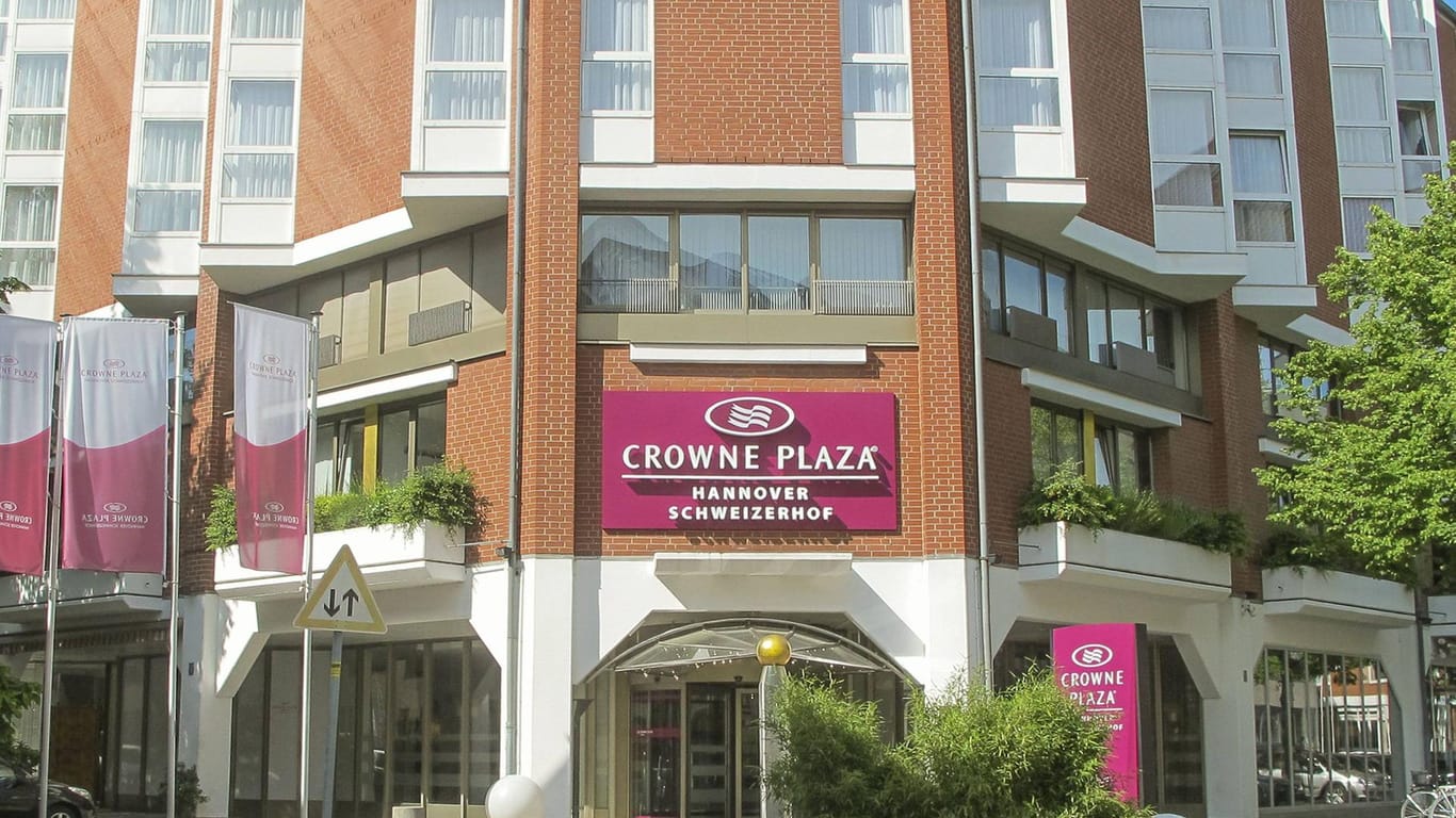 Das Hotel Crowne-Plaza Schweizerhof in Hannover (Archivbild): Das Hotel am Hauptbahnhof wechselt offenbar von Crowne-Plaza zu Hilton.