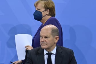 Angela Merkel und Olaf Scholz: Sie rufen zum Impfen auf.