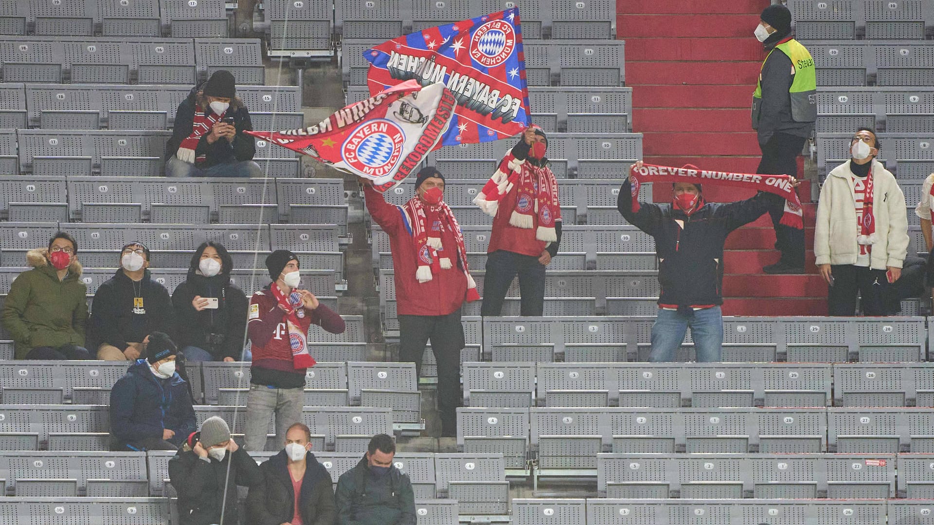 Ähnlich wie hier in der Münchner Allianz Arena wird es bis zum Jahresende in den Stadien ausschauen. Ähnlich wie hier in der Münchner Allianz Arena wird es bis zum Jahresende in den Stadien ausschauen.