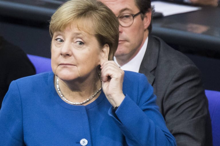 Angela Merkel: Am 2. Dezember findet ihr zu Ehren ein Zapfenstreich statt.