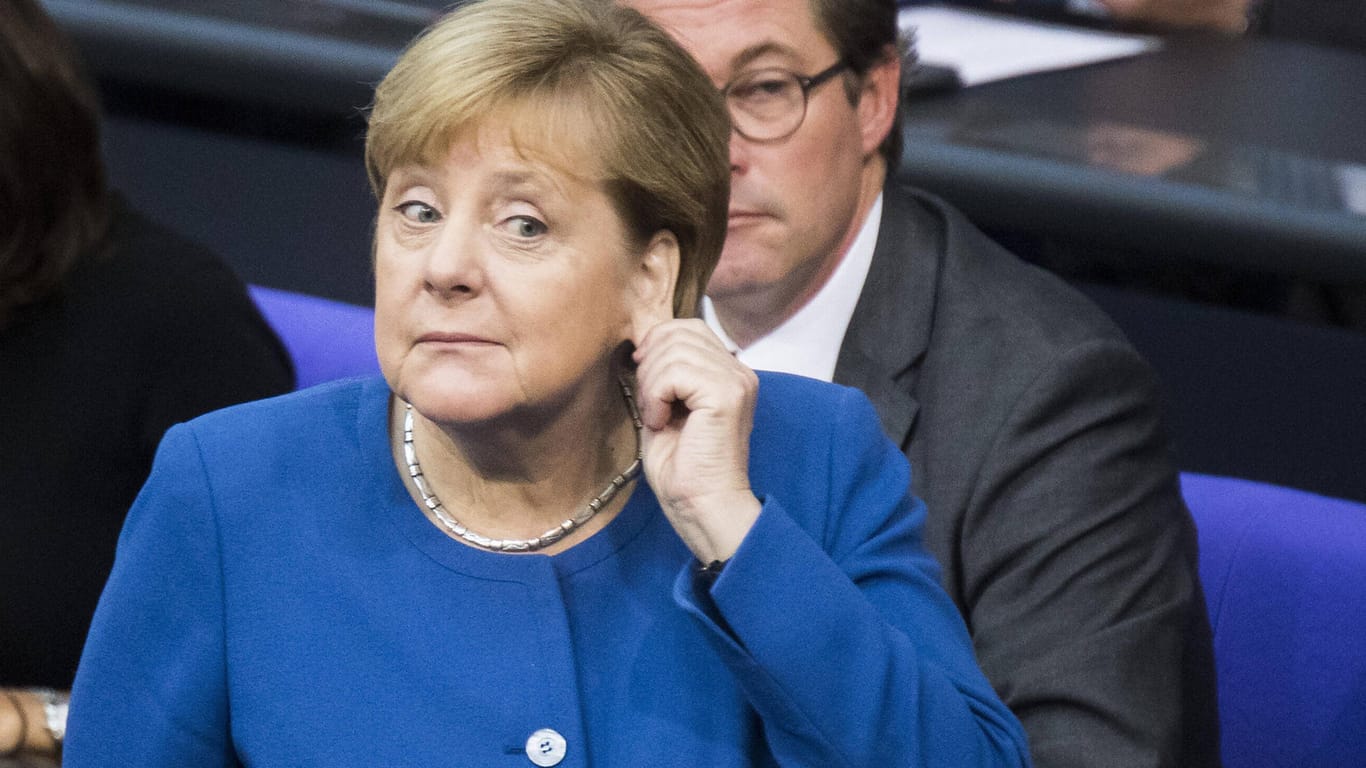 Angela Merkel: Am 2. Dezember findet ihr zu Ehren ein Zapfenstreich statt.