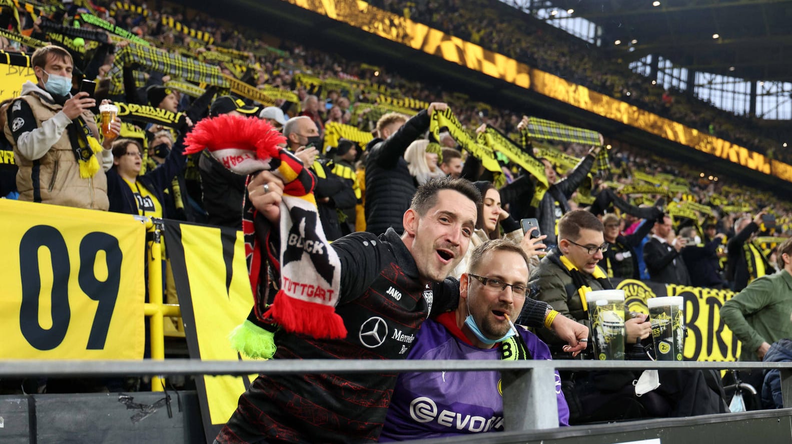 Dicht zusammenstehen: Solche Fanbilder sind wohl erst mal Geschichte. Dicht zusammenstehen: Solche Fanbilder sind wohl erst mal Geschichte.