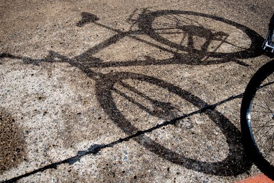 Gefahr aus dem Untergrund: Hindernisse können auf Straßen immer wieder mal auftauchen.