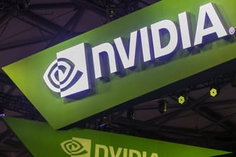 Nvidia-Logo (Symbolbild): Der Grafikkarten-Spezialist plant die größte Übernahme der Branche, doch die US-Regierung versucht, diese zu verhindern.