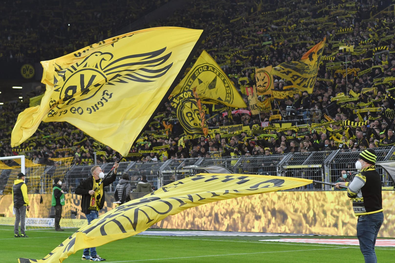 Südtribüne im Signal Iduna Park: Gegen Bayern dürfen 15.000 Fans ins Stadion.