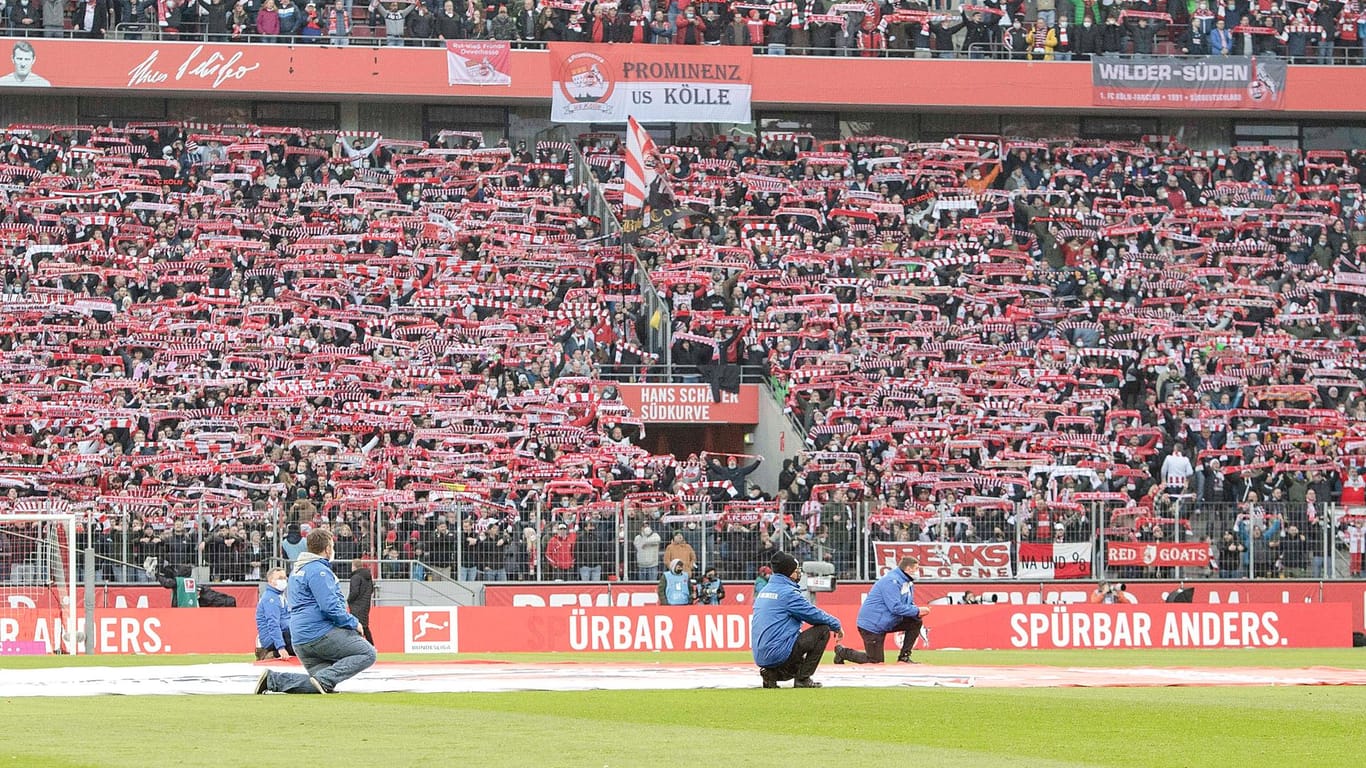 Volle Ränge beim letzten Spiel des 1. FC Köln: Solche Bilder gehören vorerst der Vergangenheit an.