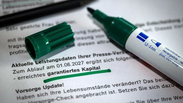 Das Dauerzinstief nagt immer stärker an der privaten Altersvorsorge. Das Dauerzinstief nagt immer stärker an der privaten Altersvorsorge.