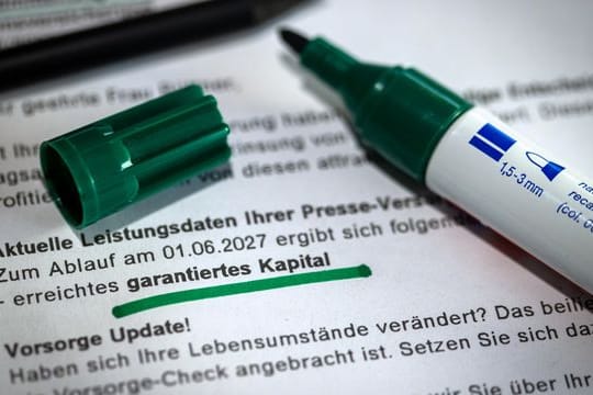 Das Dauerzinstief nagt immer stärker an der privaten Altersvorsorge. Das Dauerzinstief nagt immer stärker an der privaten Altersvorsorge.