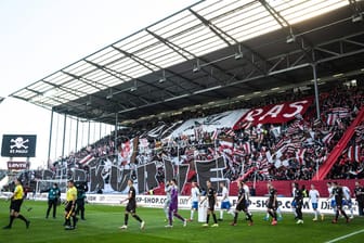 Der FC St. Pauli darf am Samstagabend Schalke 04 vor vollem Haus empfangen.