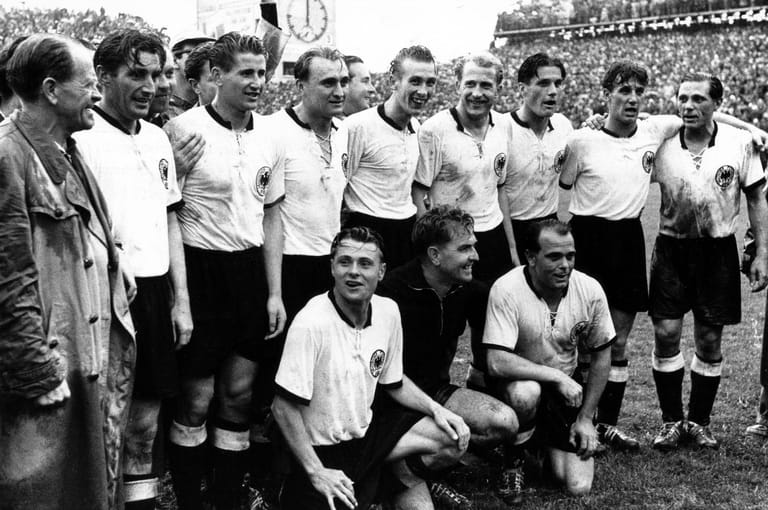 Nach dem Tod von Köln-Legende Hans Schäfer im Jahr 2017 verblieb Eckel das einzige noch lebende Mitglieder der Weltmeister-Elf von 1954. Erst vor wenigen Tagen war er für seine Verdienste um den deutschen Fußball in die Hall of Fame des Deutschen Fußballmuseums aufgenommen worden.