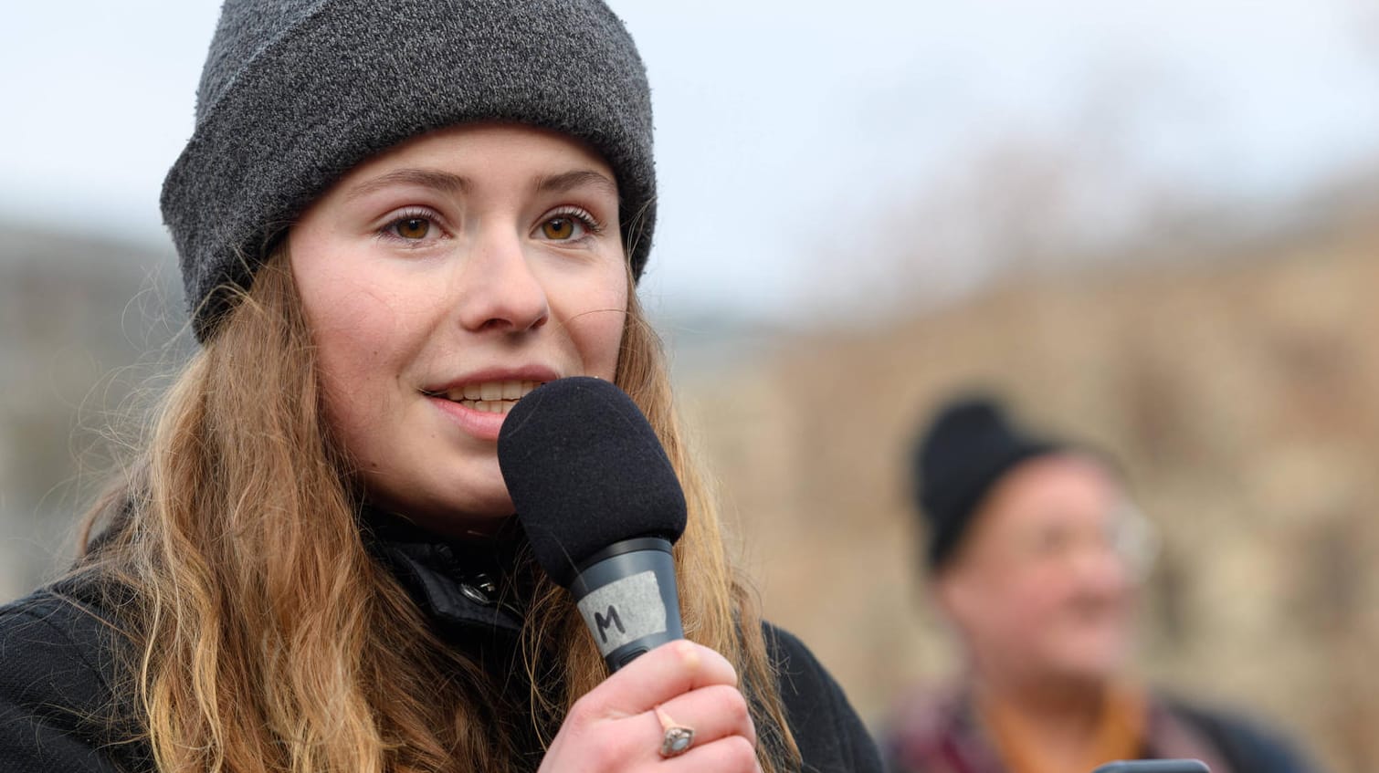 Luisa Neubauer bei einem Streik von "Fridays For Future": Die Aktivistin wurde bei dem Prozess von der Organisation Hate Aid unterstützt.