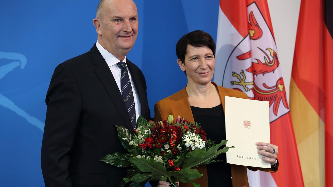 Silvia Bender mit Brandenburgs Ministerpräsident Dietmar Woidke bei ihrer Ernennung zur Staatssekretärin im Land: Sie soll nun Cem Özdemir im Landwirtschaftsministerium unterstützen.
