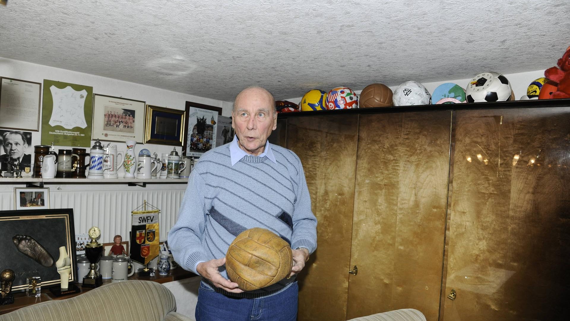 Horst Eckel in seinem Haus in Vogelbach.