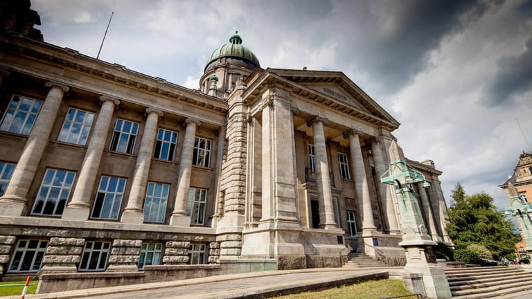 Das Oberlandesgericht Hamburg. (Symbolbild) Wegen der Verbreitung von IS-Propaganda wurde ein Hamburger verurteilt.