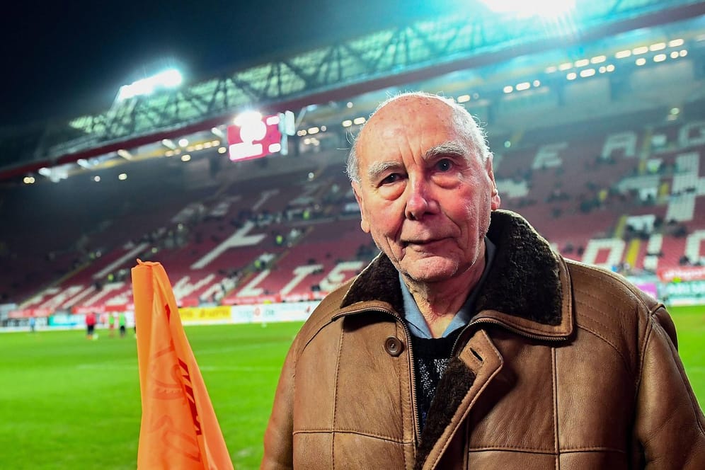 Horst Eckel auf dem Betzenberg: Der Weltmeister von 1954 war über Jahrzehnte regelmäßiger Gast bei den Heimspielen des 1. FC Kaiserslautern.