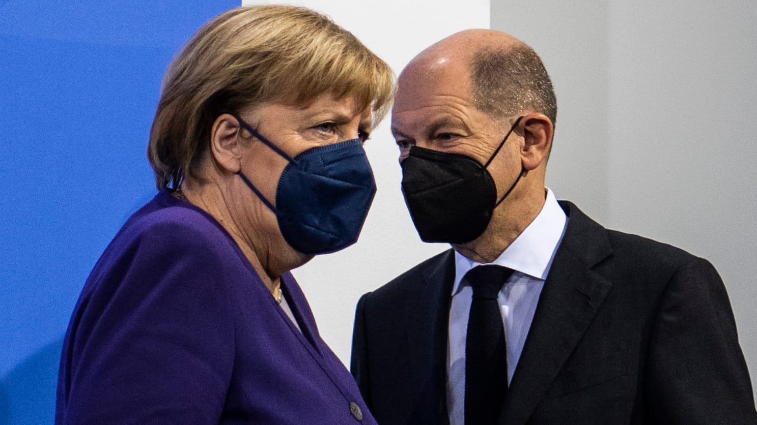 Angela Merkel und Olaf Scholz versuchen, die Corona-Krise zu bewältigen. Angela Merkel und Olaf Scholz versuchen, die Corona-Krise zu bewältigen.
