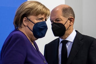 Angela Merkel und Olaf Scholz versuchen, die Corona-Krise zu bewältigen.