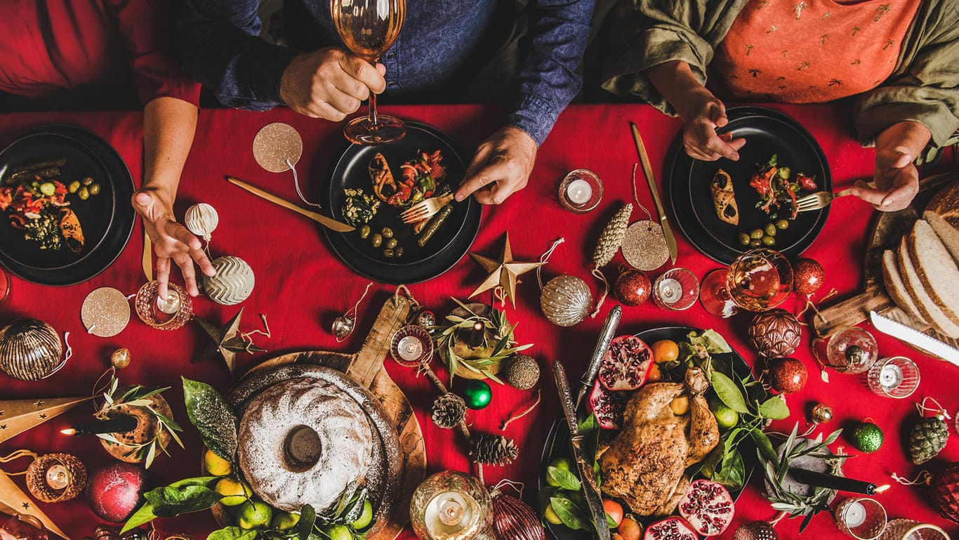 Weihnachtliches Festmahl (Symbolbild): Eine Feier in Oslo wurde zum Superspreader-Event.