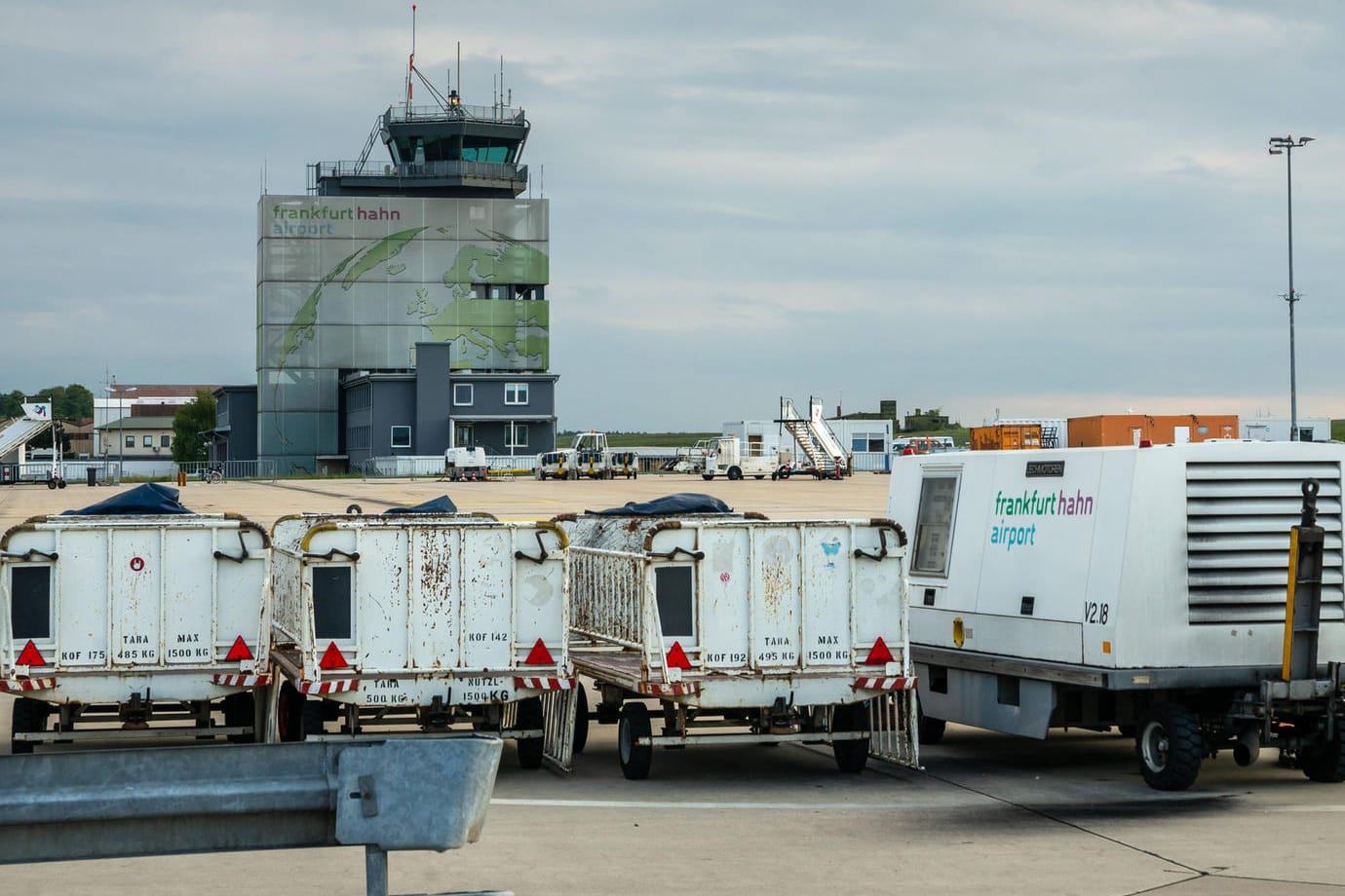 Rollfeld des Airports Frankfurt-Hahn (Symbolbild): Die Betreibergesellschaft rutschte Mitte Oktober in die Insolvenz.