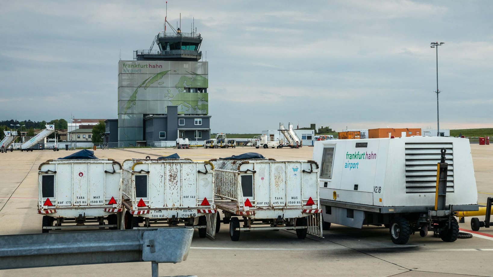 Rollfeld des Airports Frankfurt-Hahn (Symbolbild): Die Betreibergesellschaft rutschte Mitte Oktober in die Insolvenz.