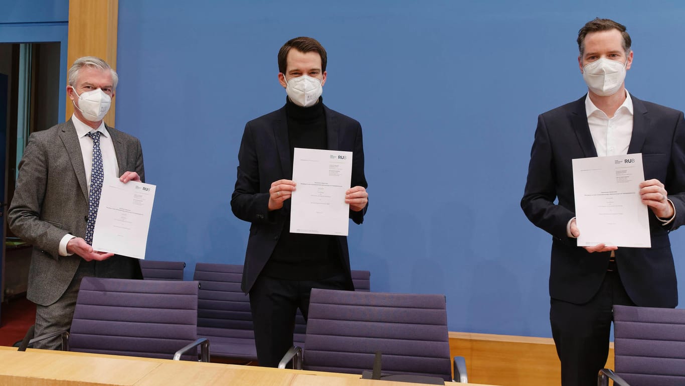 Rentenexperte Martin Werding und die FDP-Politiker Johannes Vogel und Christian Dürr bei der Vorstellung des Aktienrenten-Konzeptes im Februar 2021.